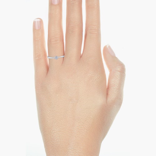 Pierścionek zaręczynowy Triumph of Love: białe złoto, biały szafir